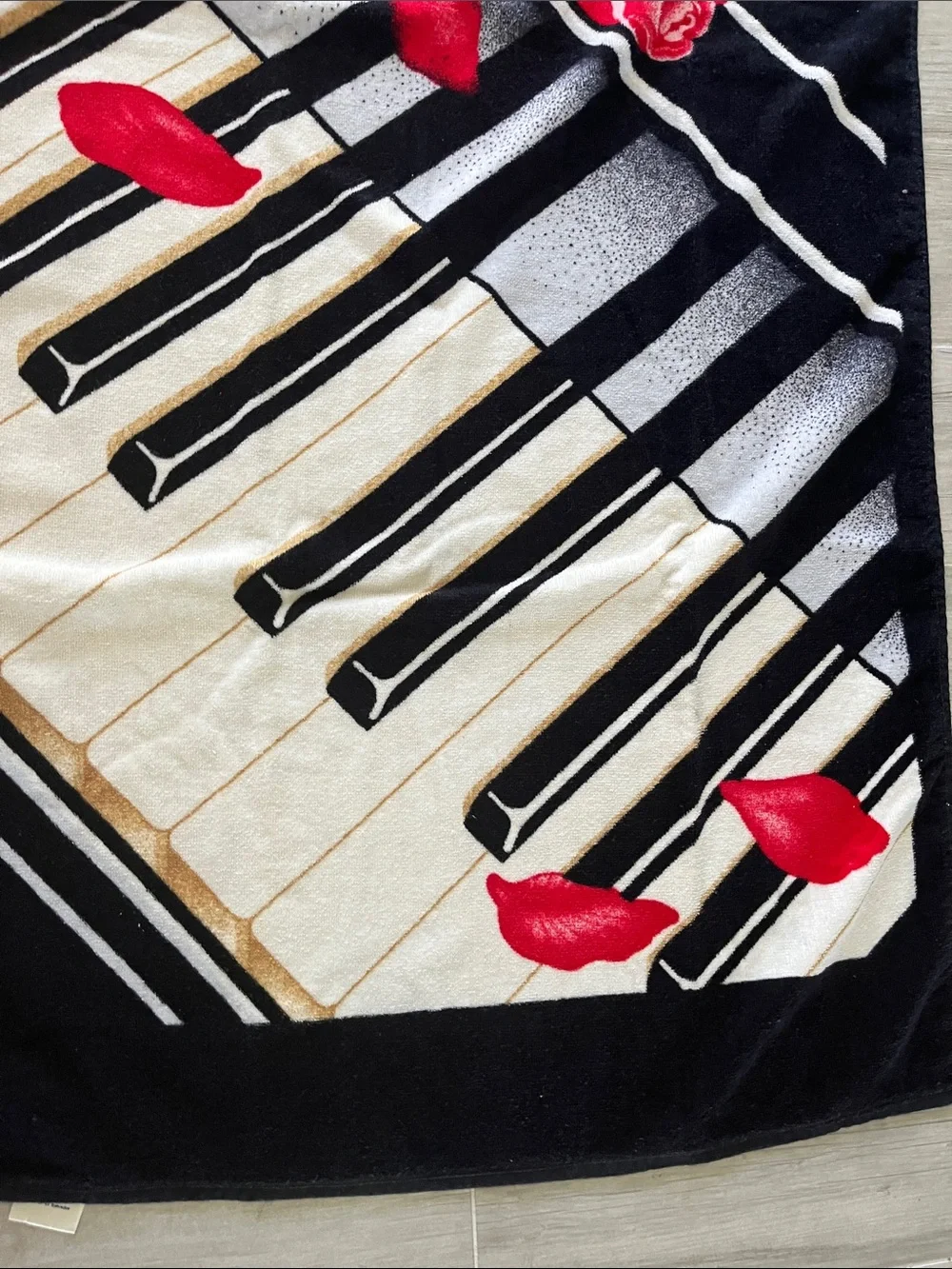 Vintage 80’s Hiltex red roses piano keys sheet music bath beach towel cotton